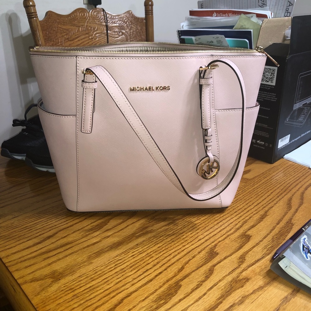 Final price 🎉 Michael Kors medium jet set tote